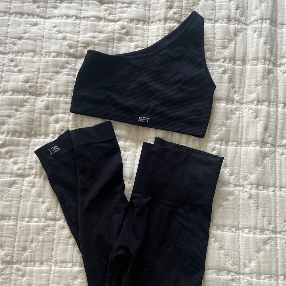 SET One-Shoulder Black Active Crop Top & Leggings Set